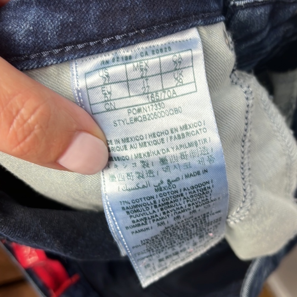 Guess Low Rise Straight Leg Jeans - Picture 5 of 9